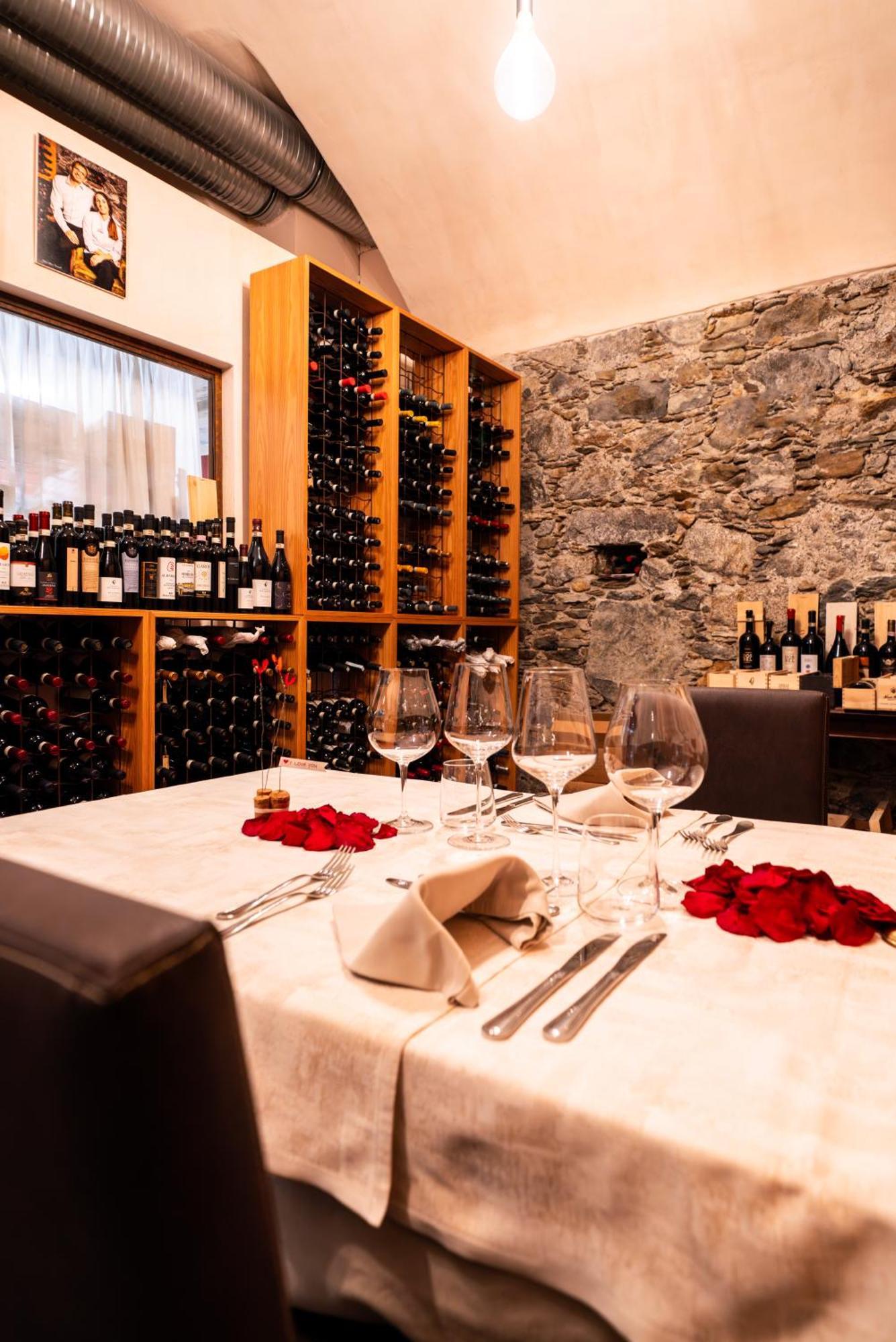 Wine Hotel Ristorante San Carlo - Boutique Hotel & Spa Chiuro Esterno foto
